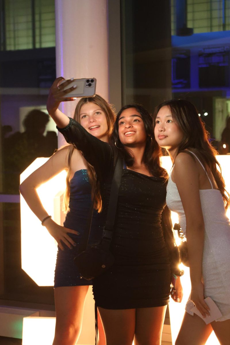 Sophomores Stephanie Lin, Shana George and Bailey Dinger take a selfie on Sept. 14. 